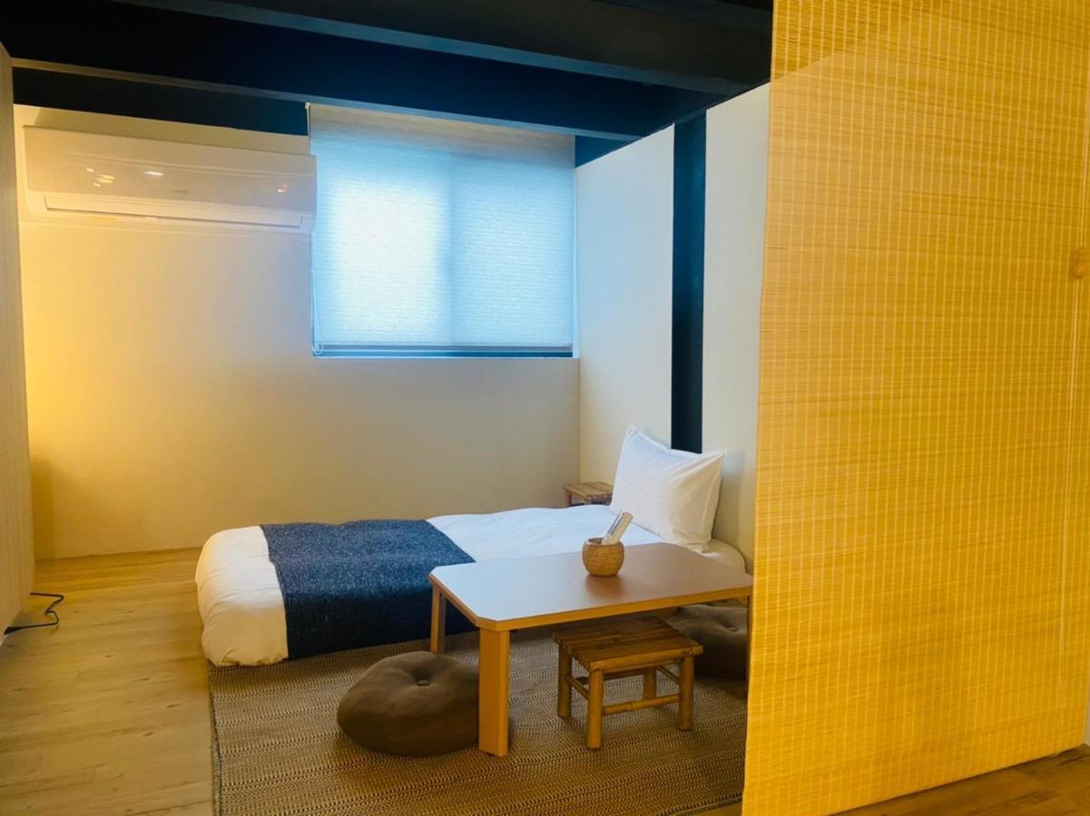 捉鳳凰 台南百年老宅包棟導覽民宿系列catchphoenix Centennial Guesthouse Esterno foto